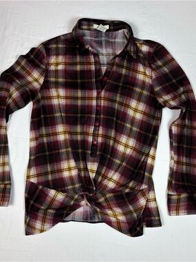 Love Potion Plaid Twist Front Shirt Women’s M Burgundy Long Sleeve Casual Top